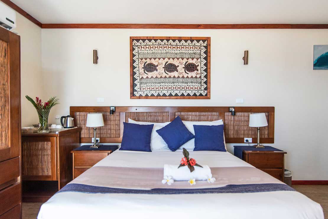 Pool-Suite-Namotu-Island-accommodation-bedroom