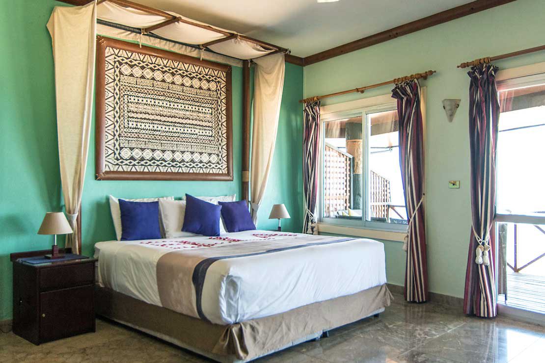 Villa-Namotu-Island-accommodation-bedroom-entrance