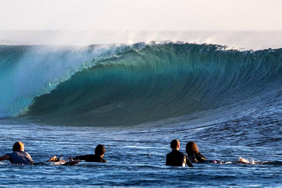 surfers-watching-barrel-wave-at-restaurants-surf-break-near-namotu-island-fiji