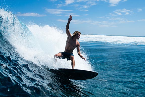 surfing-on-surf-break-at-namotu-island-fiji