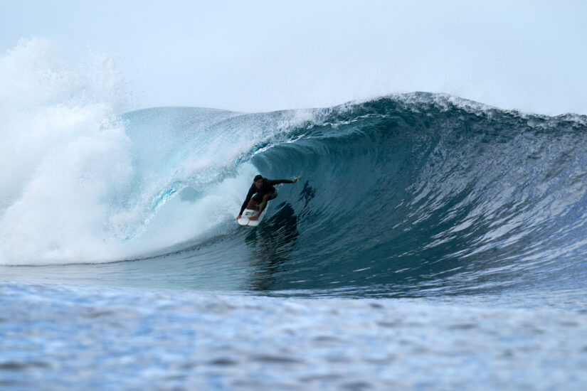 surfing cloudbreak fiji december